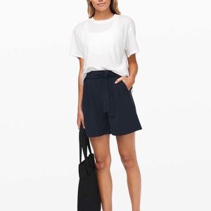 Lululemon Noir Short 5.5” Size 12